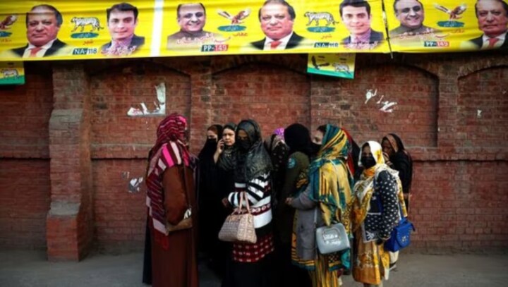 Pakistan poll results: People wait, army chief talks politics, Imran leads, Sharif-Zardari talk pact