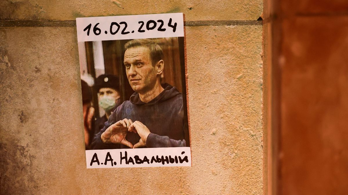 Alexei Navalny's body to be held for 2 weeks for 'chemical analysis,' Russian authorities inform family Alexei Navalny's body to be held for 2 weeks for 'chemical analysis,' Russian authorities inform family