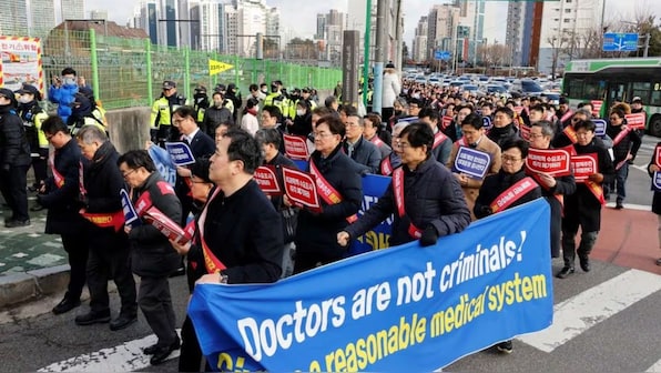 South Korea to deploy military doctors at hospitals following medical professionals' strike
