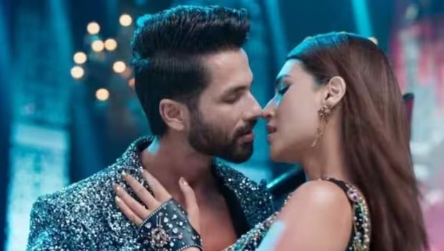 Teri Baaton Mein Aisa Uljha Jiya: Shahid Kapoor and Kriti Sanon's sex scene reduced by 25% by CBFC Teri Baaton Mein Aisa Uljha Jiya: Shahid Kapoor and Kriti Sanon's sex scene reduced by 25% by CBFC