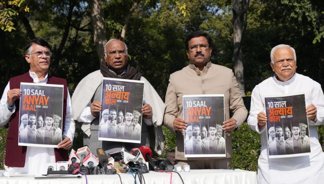 Before 'White Paper' on UPA-era economy, Congress strikes with 'Black Paper' on Modi govt Before 'White Paper' on UPA-era economy, Congress strikes with 'Black Paper' on Modi govt