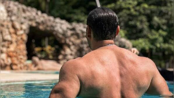 This star has a net worth of approx. Rs 2900 crore, had a fallout with Shah Rukh Khan at ex-girlfriend's birthday bash