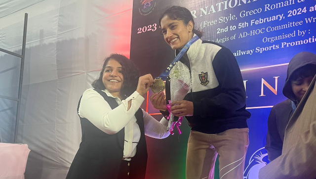 National Wrestling Championships: Vinesh Phogat clinches 55kg gold; Anshu Malik defeats Sarita Mor National Wrestling Championships: Vinesh Phogat clinches 55kg gold; Anshu Malik defeats Sarita Mor