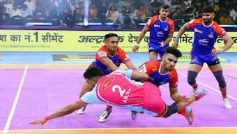 The tense nature of the encounter meant neither side committed too much forward, or took too many risks, resulting in a low-scoring but absorbing affair. PKL media 