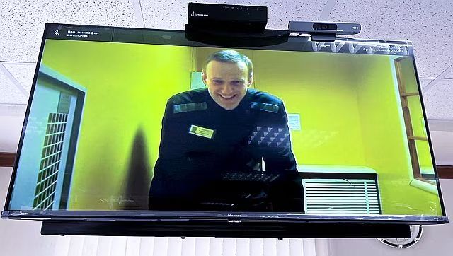 Cracking jokes, a V-Day message for wife: How Navalny spent final days in prison Cracking jokes, a V-Day message for wife: How Navalny spent final days in prison