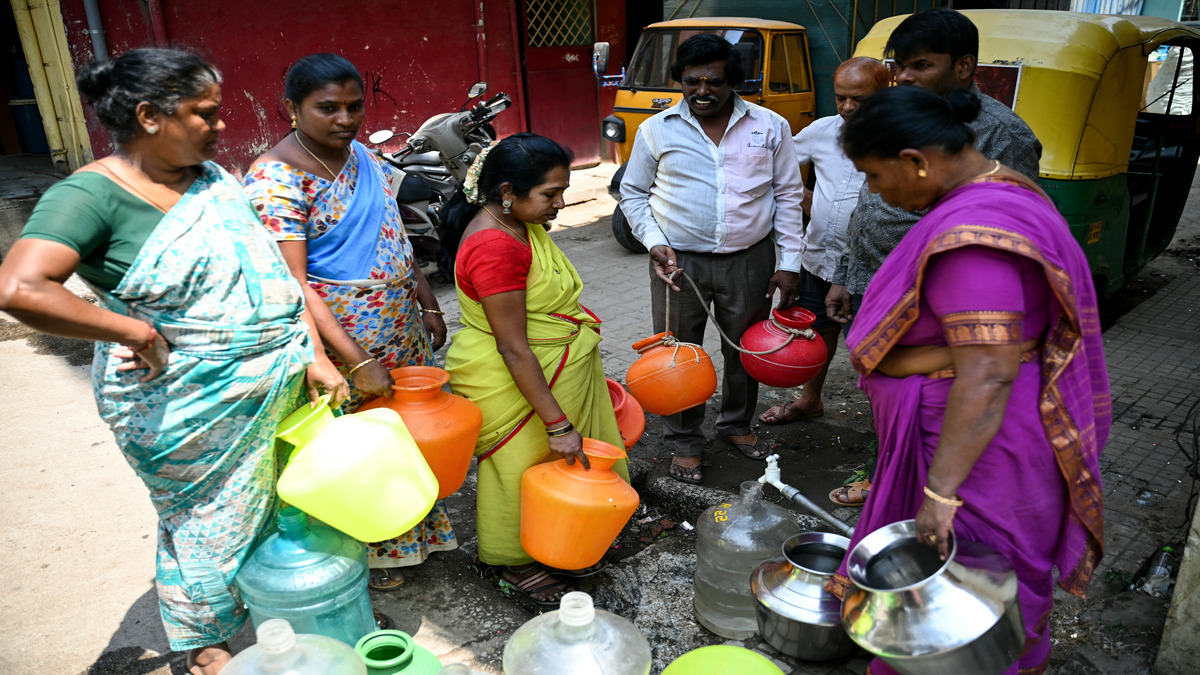 Half-bucket baths, school shuts: How Bengaluru’s water crisis is turning graver Half-bucket baths, school shuts: How Bengaluru’s water crisis is turning graver