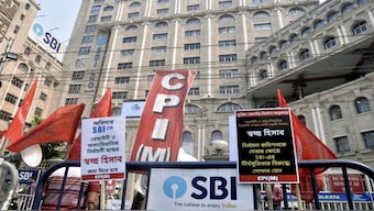 CPI(M) workers stage a protest outside the SBI regional office over the electoral bonds issue, Kolkata, March 12, 2024. Image: ANI Photo