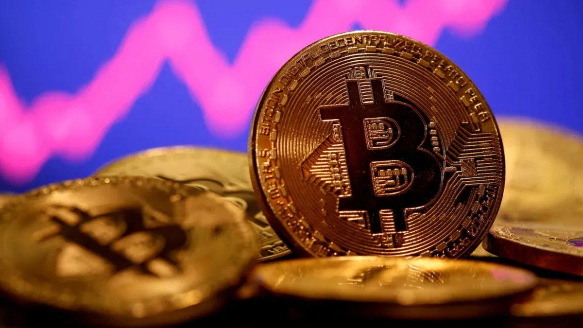 Bitcoin crashes to $63,000 just hours after almost touching $70,000, but analysts are not worried Bitcoin crashes to $63,000 just hours after almost touching $70,000, but analysts are not worried