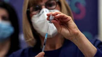A nurse prepares a dose of coronavirus disease (COVID-19) vaccine. Representational Image/ REUTERS.