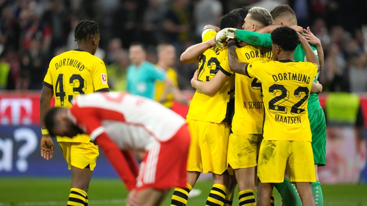 'It's all over': Bayern Munich beaten by Dortmund, Leverkusen 13 points clear 'It's all over': Bayern Munich beaten by Dortmund, Leverkusen 13 points clear