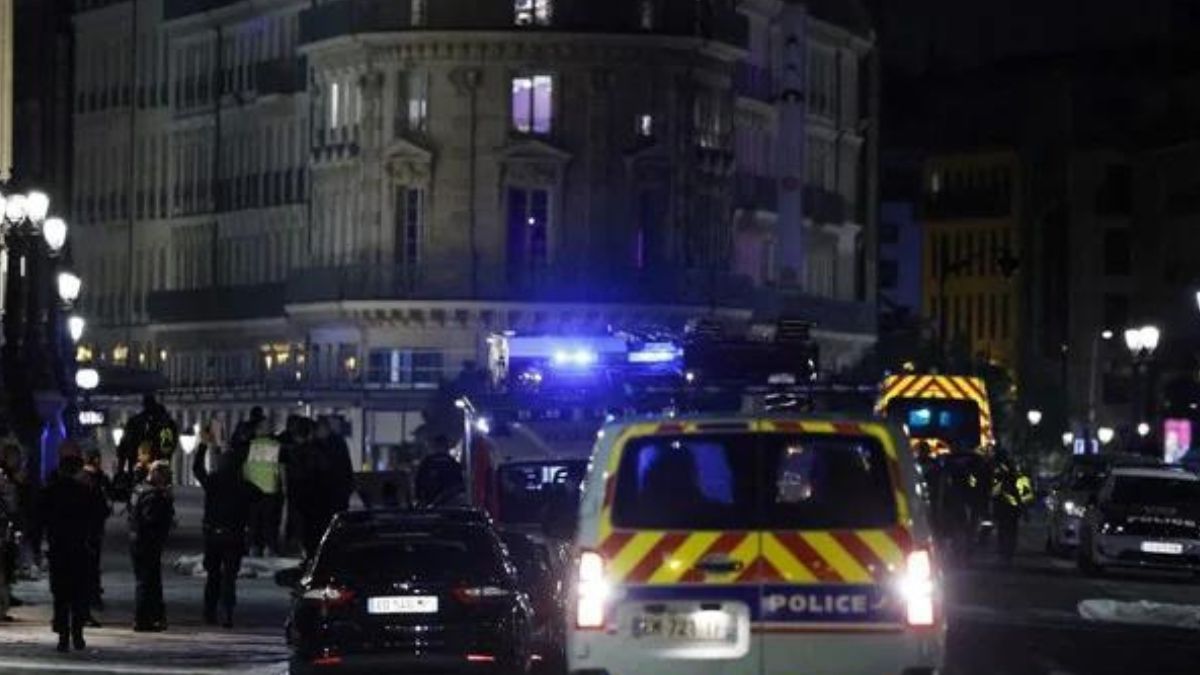 At least five high schools in the western portion of the Greater Paris area, in the department of Yvelines, received bomb threats between Wednesday and Thursday Image Courtesy Agencies At least five high schools in the western portion of the Greater Paris area, in the department of Yvelines, received bomb threats between Wednesday and Thursday Image Courtesy Agencies