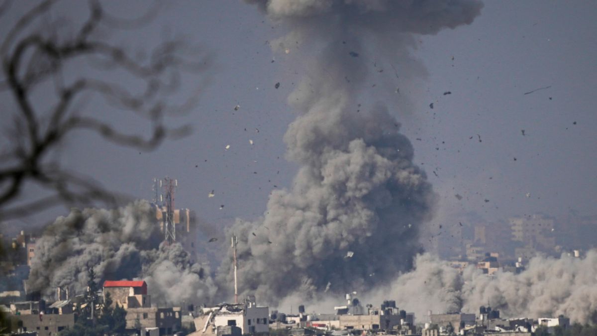 Fighting rages near Gaza hospital amid US-Israel tensions Fighting rages near Gaza hospital amid US-Israel tensions