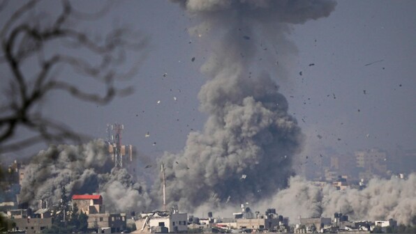 Fighting rages near Gaza hospital amid US-Israel tensions