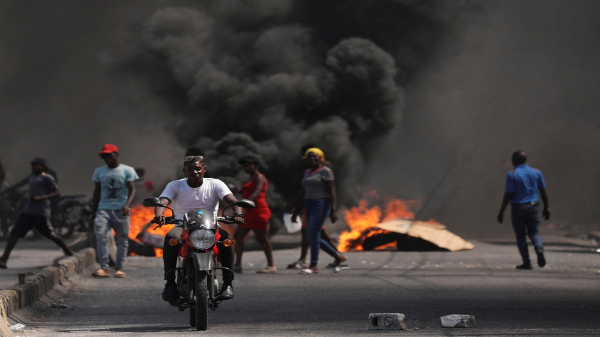 US staff, German ambassador evacuated as gang violence torments Haiti US staff, German ambassador evacuated as gang violence torments Haiti