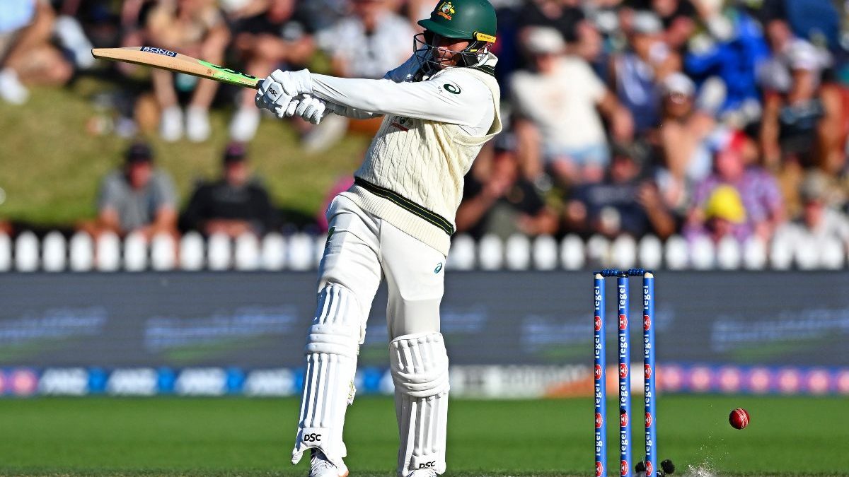 Usman Khawaja asked to remove dove logo from bat during first New Zealand vs Australia Test Usman Khawaja asked to remove dove logo from bat during first New Zealand vs Australia Test