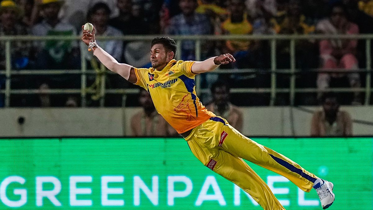 Watch: Pathirana pulls off one-handed stunner to dismiss Warner, castles Marsh and Stubbs with lethal yorkers Watch: Pathirana pulls off one-handed stunner to dismiss Warner, castles Marsh and Stubbs with lethal yorkers