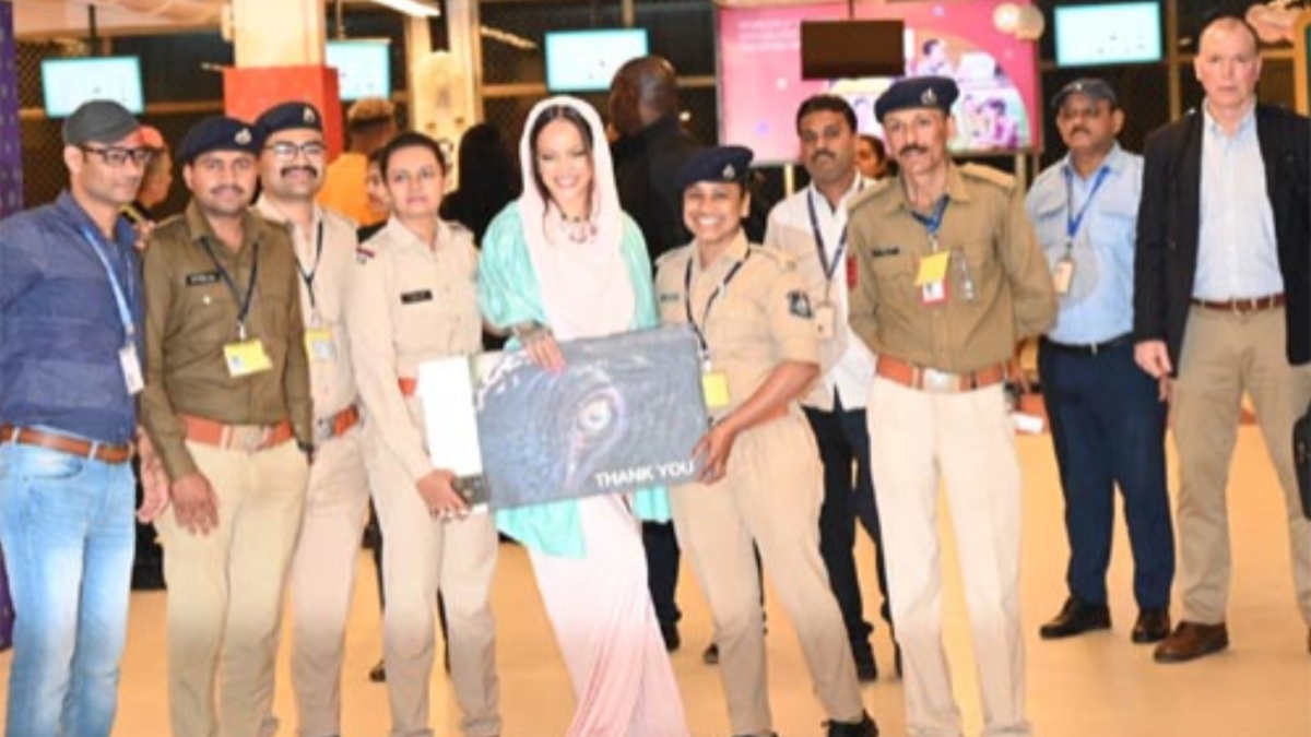 Watch: Rihanna holds female cops' hands, hugs them at Jamnagar airport; Internet applauds her manners Watch: Rihanna holds female cops' hands, hugs them at Jamnagar airport; Internet applauds her manners