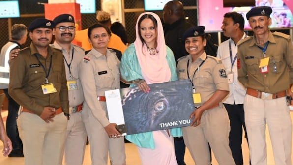 'I love India': Rihanna poses and chats with paps before leaving Jamnagar; Expresses desire to 'visit again'