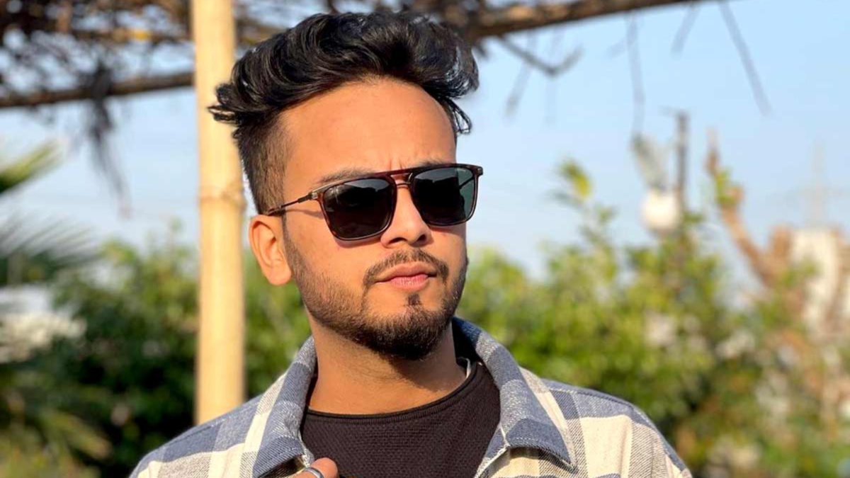 Who is Elvish Yadav, the controversial YouTuber who was booked for assaulting Sagar Thakur & 'Bigg Boss OTT 2' winner? Who is Elvish Yadav, the controversial YouTuber who was booked for assaulting Sagar Thakur & 'Bigg Boss OTT 2' winner?