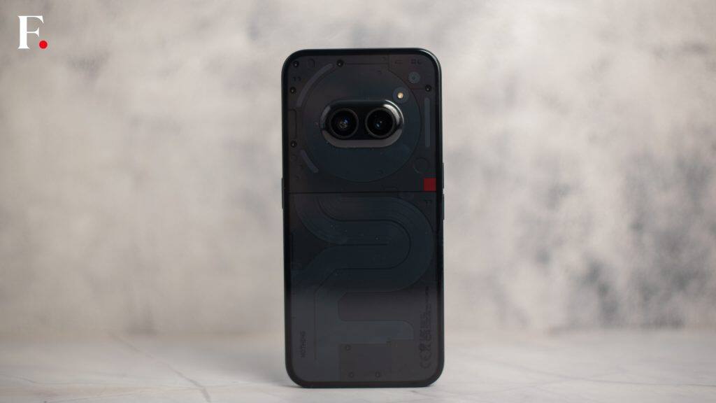 Nothing Phone 2a Review Design 2-2024-03-c608a49e6225c52735786aa3327fadb0