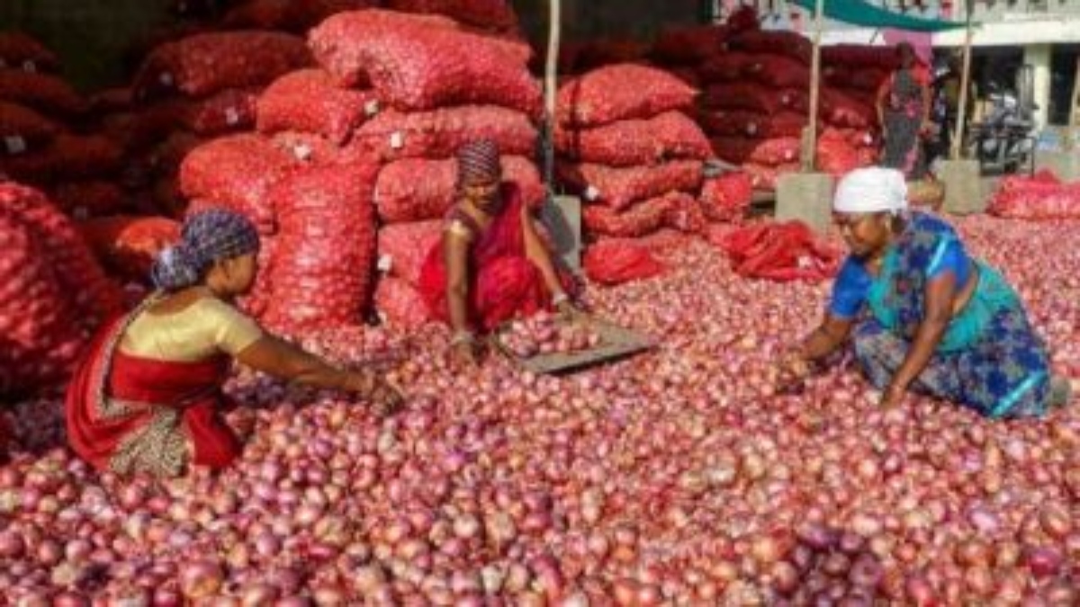 India clears 64,400 tonnes of onion exports to UAE, Bangladesh India clears 64,400 tonnes of onion exports to UAE, Bangladesh