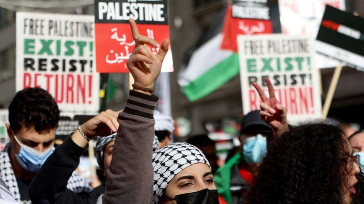Members of the Palestine Solidarity Campaign protesting. FILE/REUTERS. Members of the Palestine Solidarity Campaign protesting. FILE/REUTERS.