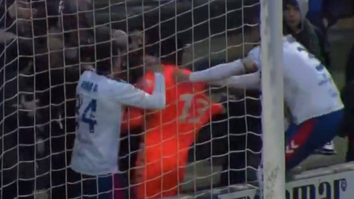 Rayo Majadahonda goalkeeper Cheikh Kane Sarr confronted an allegedly racist person during a third division game in Spain. Image: Screenshot Rayo Majadahonda goalkeeper Cheikh Kane Sarr confronted an allegedly racist person during a third division game in Spain. Image: Screenshot