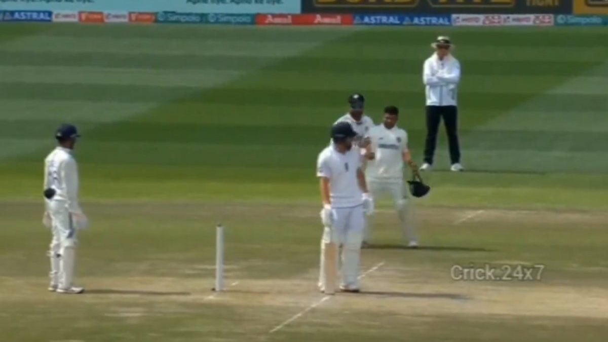 Watch: Rohit Sharma sets field in his unique style in 5th Test against England Watch: Rohit Sharma sets field in his unique style in 5th Test against England
