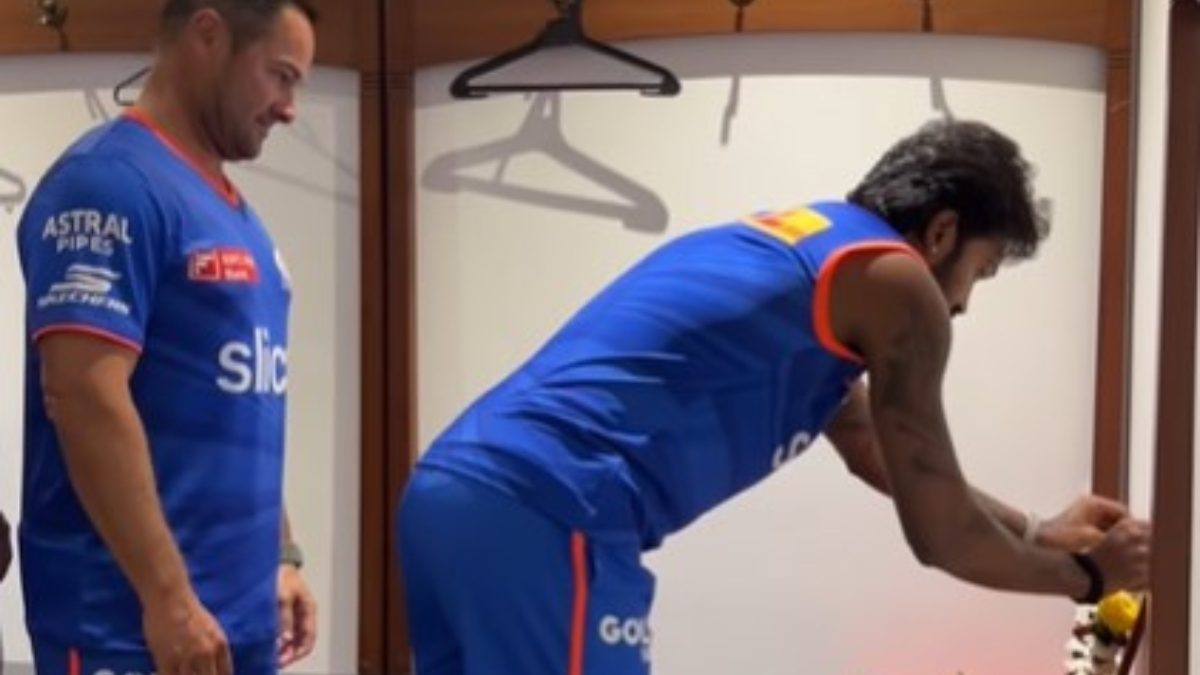 Watch: Mumbai Indians captain Hardik Pandya performs puja in team's dressing room ahead of IPL 2024 Watch: Mumbai Indians captain Hardik Pandya performs puja in team's dressing room ahead of IPL 2024