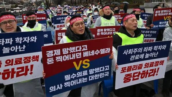 South Korea's medical woes worsen: Senior doctors join trainee medics in walkouts