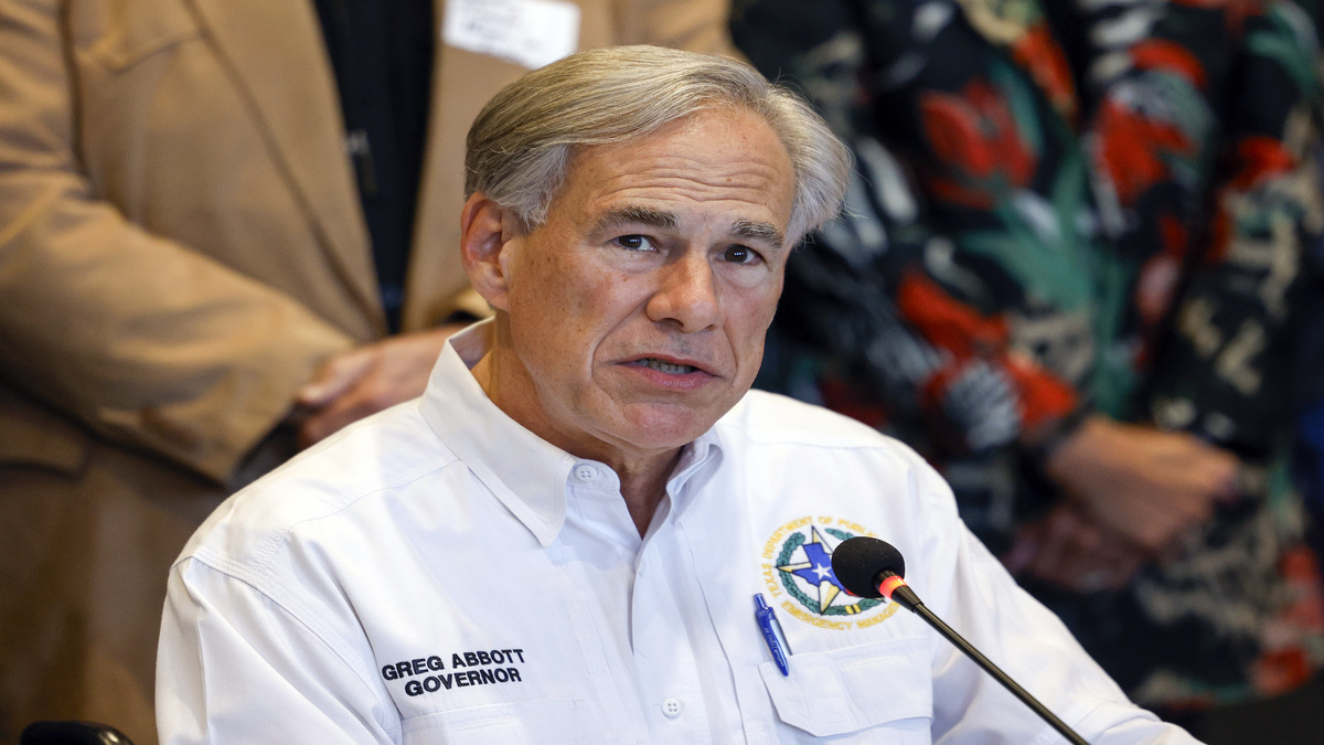 Texas Governor Greg Abbott vows to keep busing migrants out until US gets new president Texas Governor Greg Abbott vows to keep busing migrants out until US gets new president