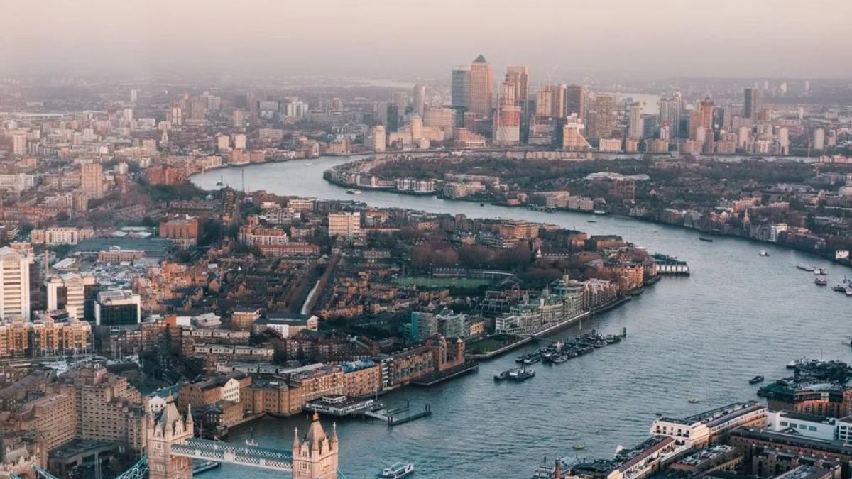 UK's biggest water supplier at risk of nationalisation as financial crisis worsens UK's biggest water supplier at risk of nationalisation as financial crisis worsens