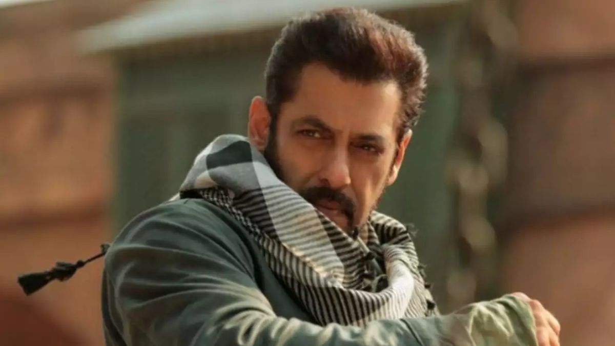 No cameo for Salman Khan in Shah Rukh Khan's 'Pathaan 2' & Hrithik Roshan's 'War 2'; source says 'He's tired of…' No cameo for Salman Khan in Shah Rukh Khan's 'Pathaan 2' & Hrithik Roshan's 'War 2'; source says 'He's tired of…'