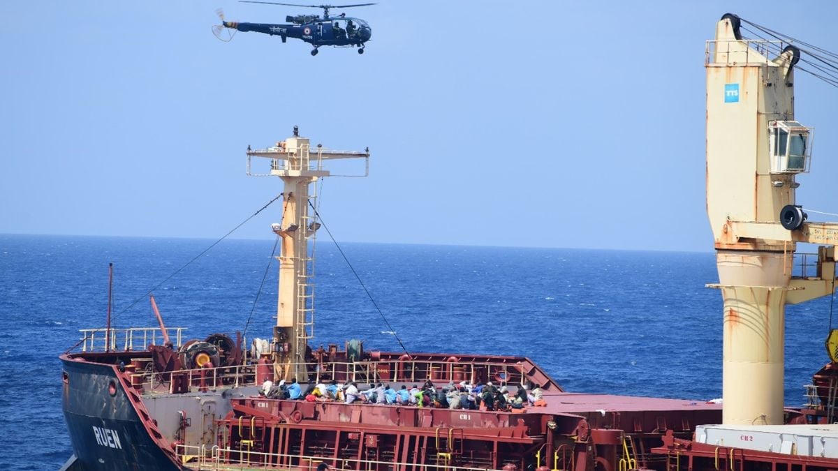 Indian Navy corners pirates, succesfully rescues 17 crew members onboard cargo ship