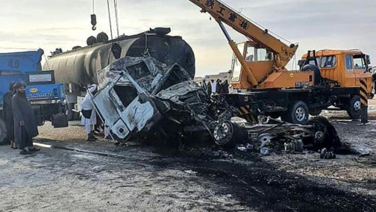 Bus crashes into oil tanker in Afghanistan, killing 21 people Bus crashes into oil tanker in Afghanistan, killing 21 people