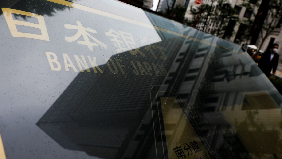 Bank of Japan's interest rate hike spurs Tokyo stocks, weakens Yen Bank of Japan's interest rate hike spurs Tokyo stocks, weakens Yen