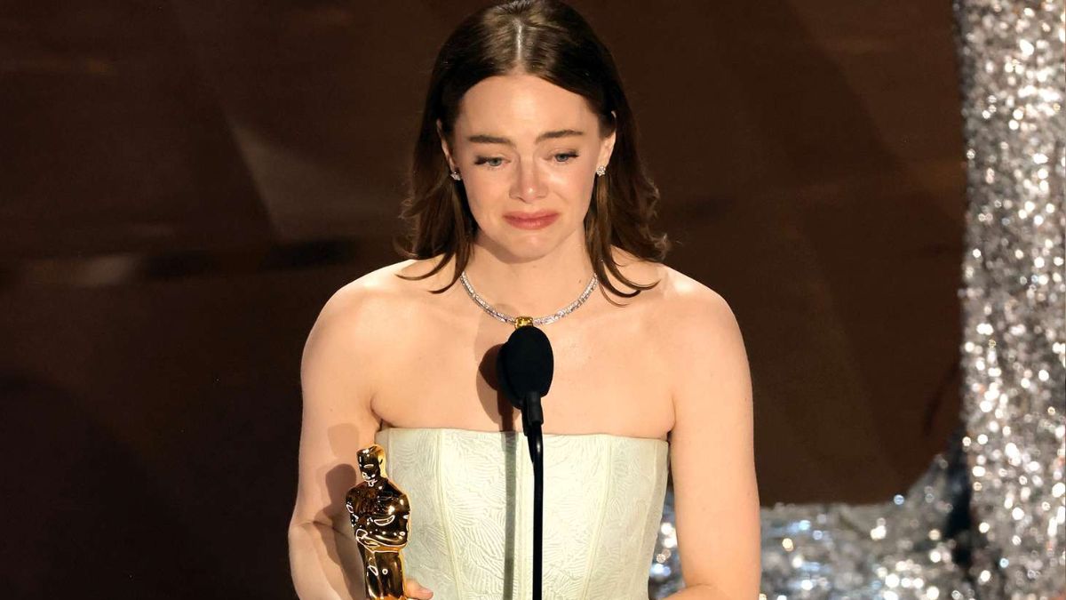 Oscars 2024: Emma Stone 'unhappy' and 'awkward' as host Jimmy Kimmel cracks a sexist joke on her film 'Poor Things' Oscars 2024: Emma Stone 'unhappy' and 'awkward' as host Jimmy Kimmel cracks a sexist joke on her film 'Poor Things'