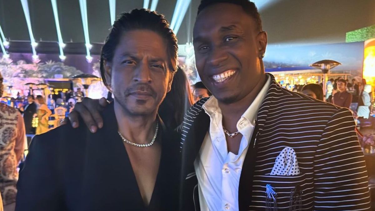 Shah Rukh Khan's diamond necklace grabs eyeballs as he poses with Dwyane Bravo at Anant Ambani-Radhika Merchant's pre-wedding festivities Shah Rukh Khan's diamond necklace grabs eyeballs as he poses with Dwyane Bravo at Anant Ambani-Radhika Merchant's pre-wedding festivities