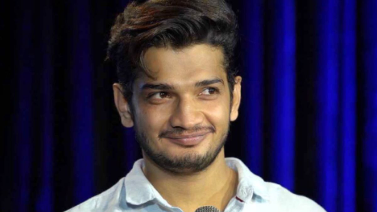 Comedian Munawar Faruqui detained in Mumbai's hookah bar raid; released later after being served notice Comedian Munawar Faruqui detained in Mumbai's hookah bar raid; released later after being served notice