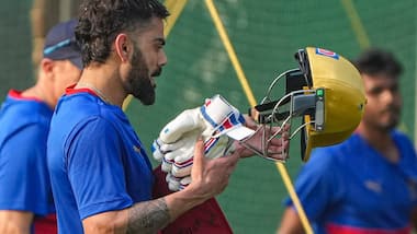 Virat Kohli, RCB reach Chennai for IPL opener, gets loud welcome from fans - WATCH