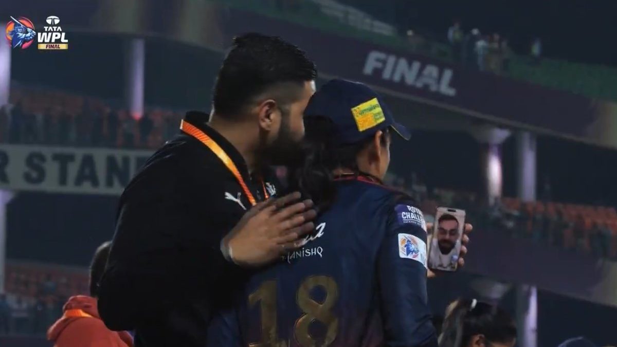 Virat Kohli celebrates WPL title win with RCB players and Smriti Mandhana; WATCH Video Virat Kohli celebrates WPL title win with RCB players and Smriti Mandhana; WATCH Video