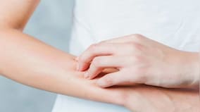 US woman claims she's allergic to water: What is aquagenic urticaria?