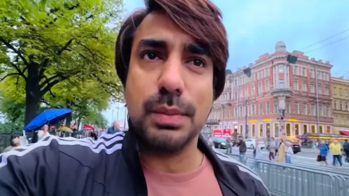 Faisal Khan posted his last video on 8 January in which he is seen talking about a visit visa to New Zealand. Image Courtesy: YouTube Faisal Khan posted his last video on 8 January in which he is seen talking about a visit visa to New Zealand. Image Courtesy: YouTube