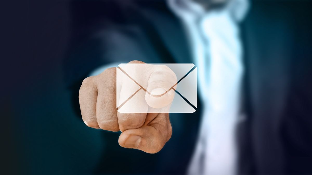 Why is leaving emails in your inbox problematic? How can they be managed? Why is leaving emails in your inbox problematic? How can they be managed?