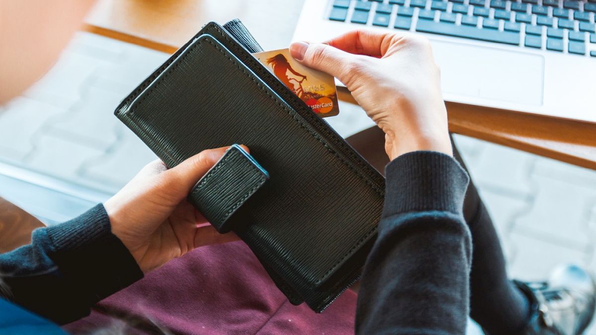 Do you compare finances to others, feel inadequate? It may be ‘money dysmorphia’ Do you compare finances to others, feel inadequate? It may be ‘money dysmorphia’