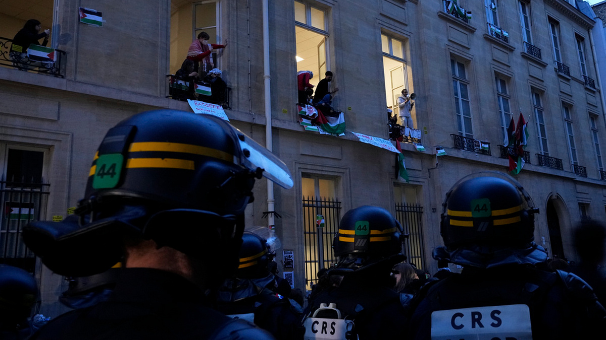 Students at Paris Institute of Political Studies. an elite unviersity known as Sciences Po, occupied a central campus building and blocked its entrance with trash cans, wooden platforms and a bicycle. AP Students at Paris Institute of Political Studies. an elite unviersity known as Sciences Po, occupied a central campus building and blocked its entrance with trash cans, wooden platforms and a bicycle. AP