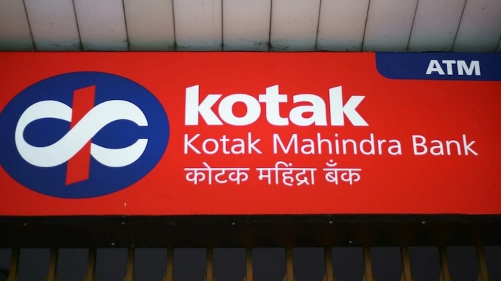 Why has RBI stopped Kotak Mahindra Bank from taking on new customers online?