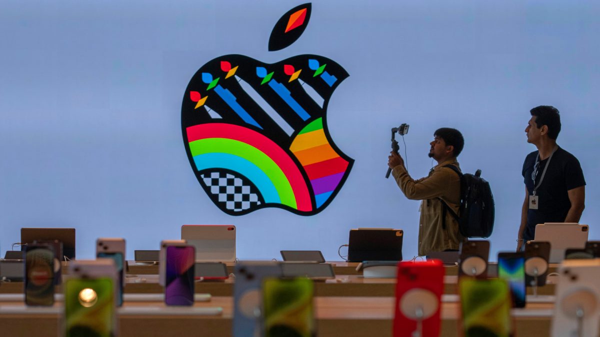 Apple often issues such threat notifications when they believe state sponsored threat actors become more active suddenly. Image Credit: Reuters Apple often issues such threat notifications when they believe state sponsored threat actors become more active suddenly. Image Credit: Reuters