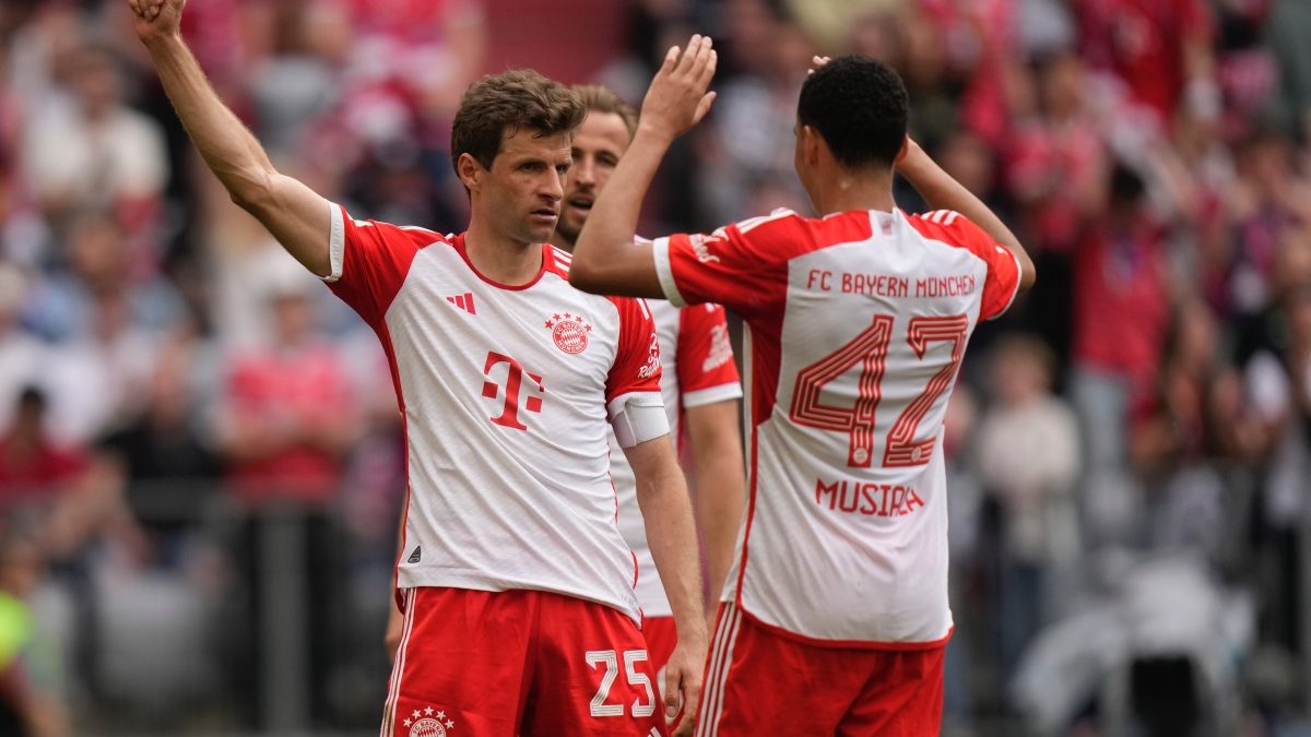 Bayern's Thomas Mueller (L) celebrates after scoring his side's second goal against Cologne in the Bundesliga. AP Bayern's Thomas Mueller (L) celebrates after scoring his side's second goal against Cologne in the Bundesliga. AP
