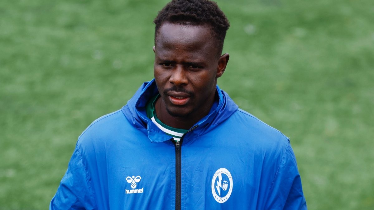 Racially abused goalkeeper suspended for confronting fans in Spain, team forfeits game Racially abused goalkeeper suspended for confronting fans in Spain, team forfeits game